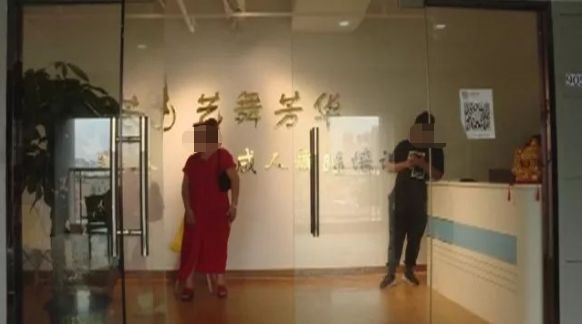 学舞蹈开肩 锁骨被老师按骨折!事后还被老师唆